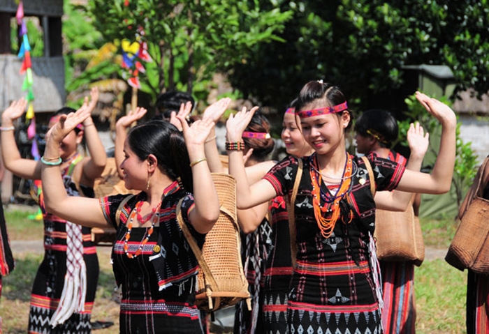 Central Highlands unique folk dances
